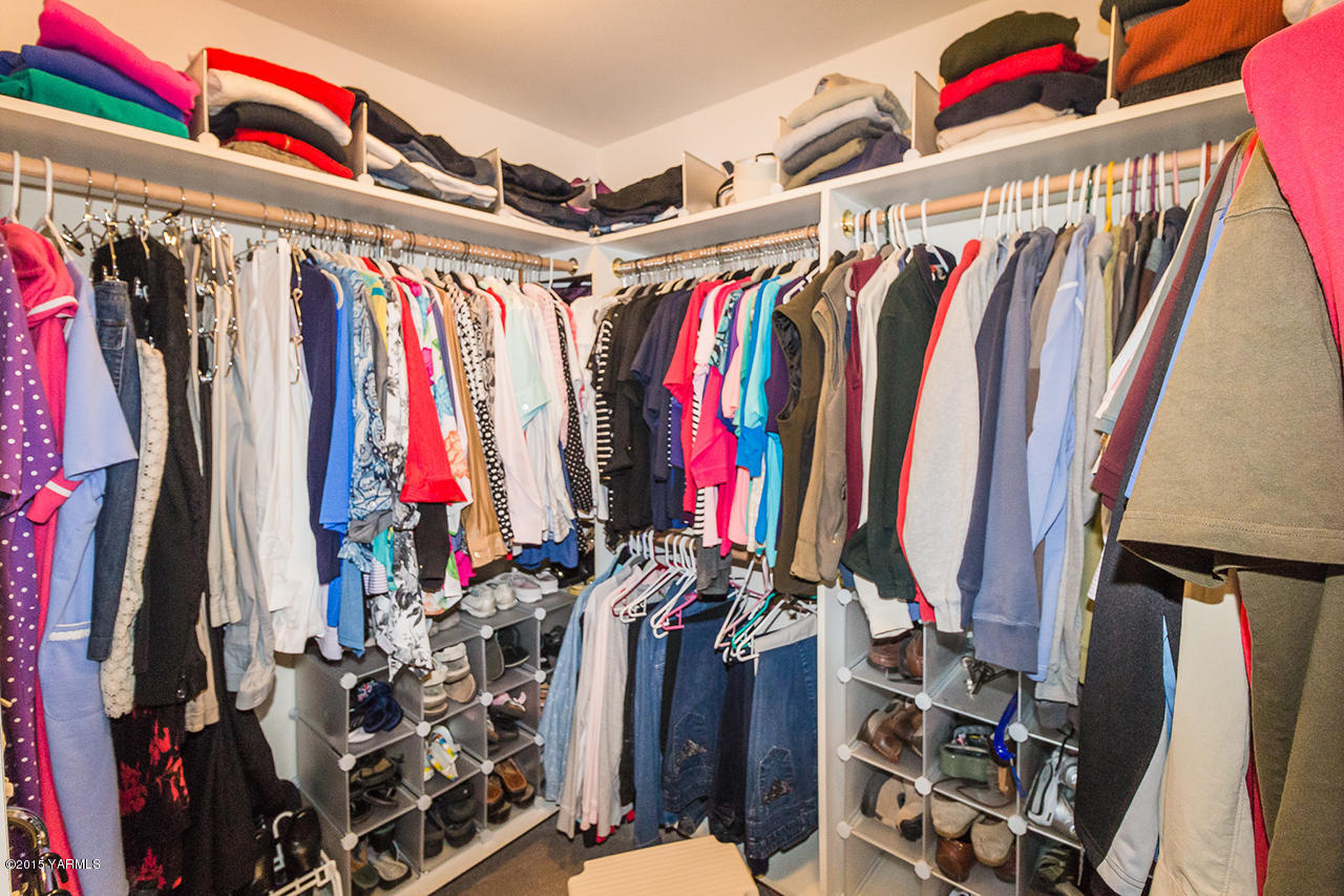 2971 Nelson Road Yakima, WA 98903 - Photo 21 of 43 a view of walk in closet with clothes
