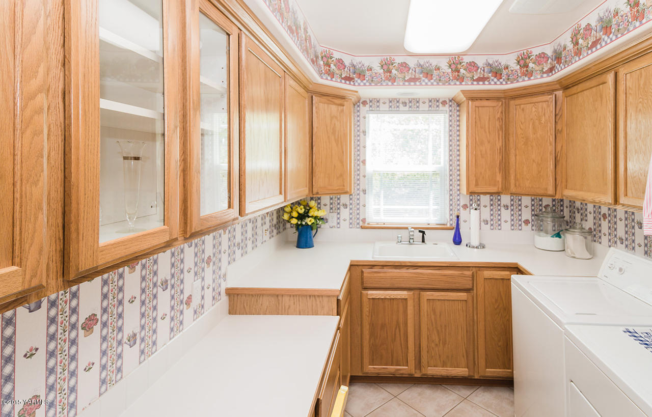 2971 Nelson Road Yakima, WA 98903 - Photo 22 of 43 a bathroom with a sink a large mirror and a bathtub next to a window