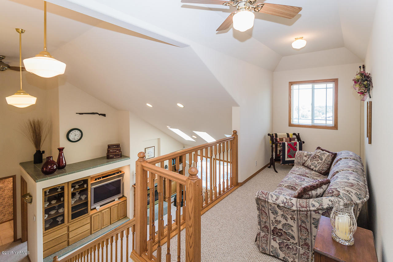 2971 Nelson Road Yakima, WA 98903 - Photo 25 of 43 a living room with furniture and a chandelier