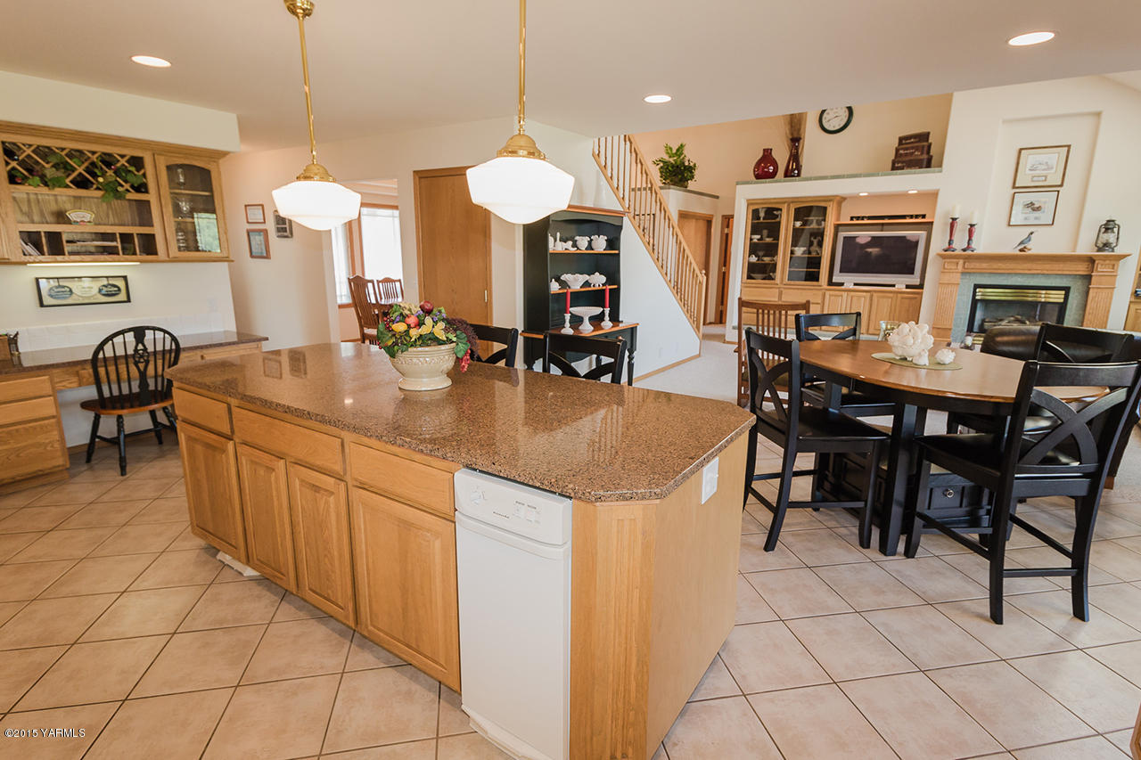 2971 Nelson Road Yakima, WA 98903 - Photo 4 of 43 a kitchen with stainless steel appliances granite countertop a sink a stove and a dining table