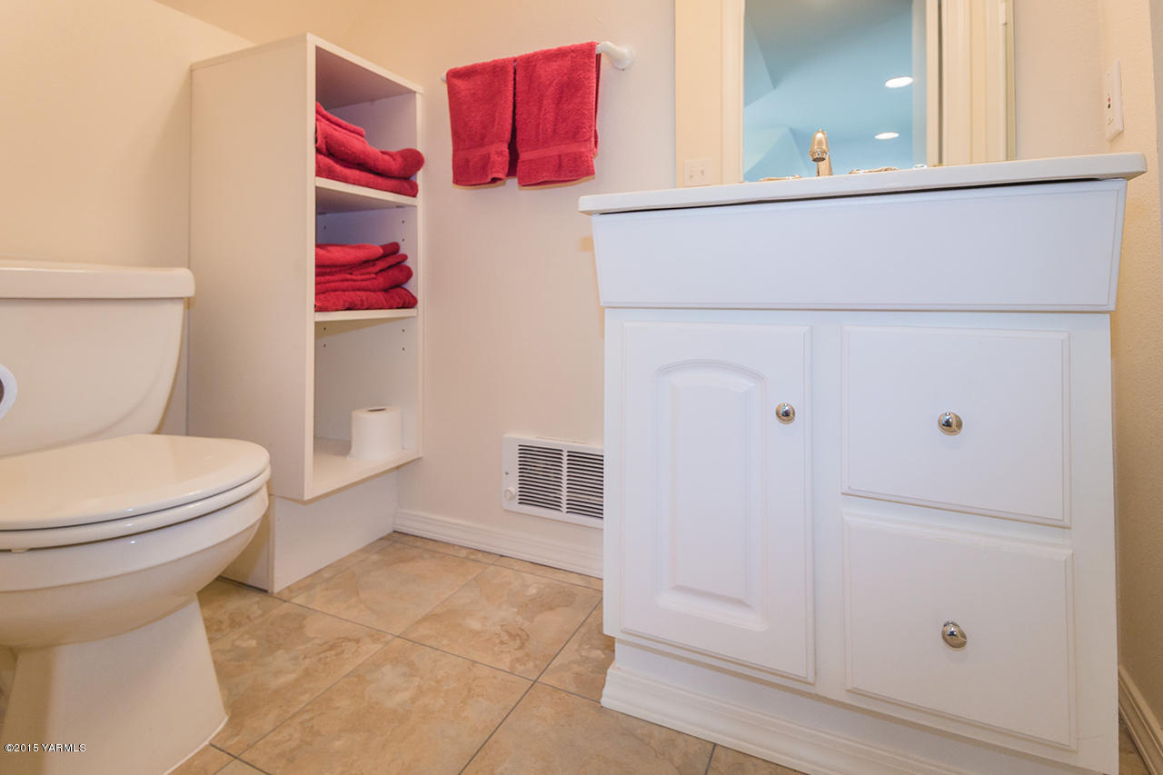 2971 Nelson Road Yakima, WA 98903 - Photo 42 of 43 a bathroom with a toilet and a shower curtain