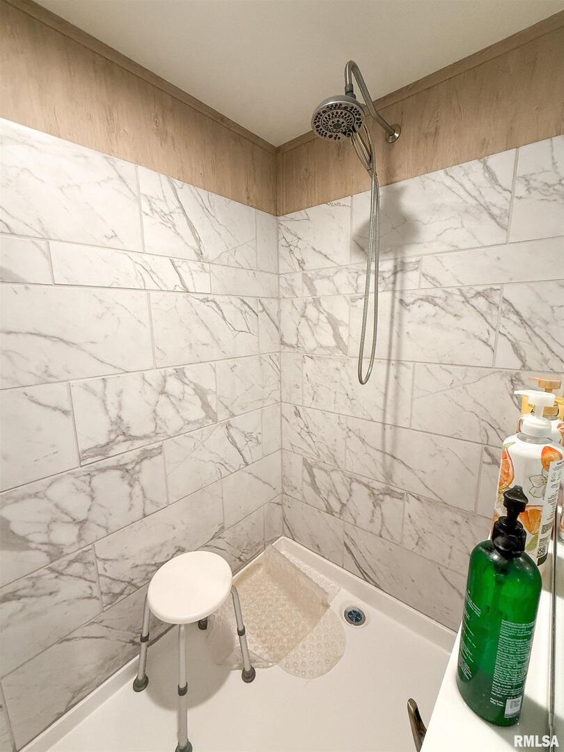 119 South 6th Street Southwest Clay City, IL 62824 - Photo 31 of 90 a bathroom with a bathtub and shower