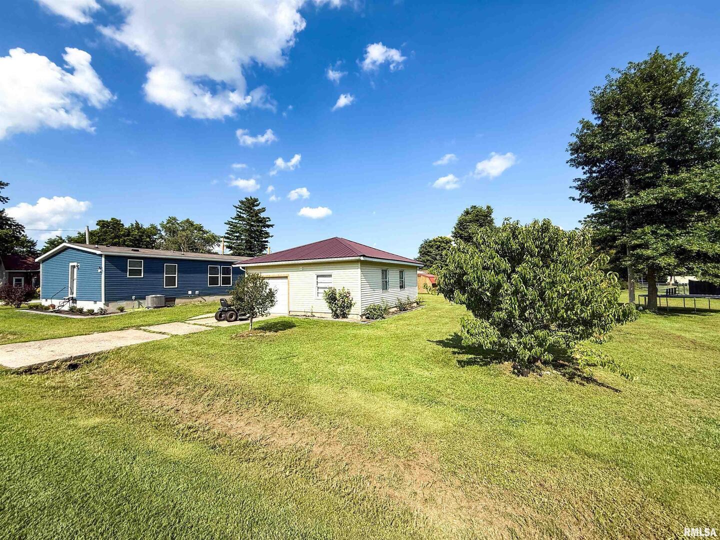119 South 6th Street Southwest Clay City, IL 62824 - Photo 67 of 90 a front view of a house with a yard