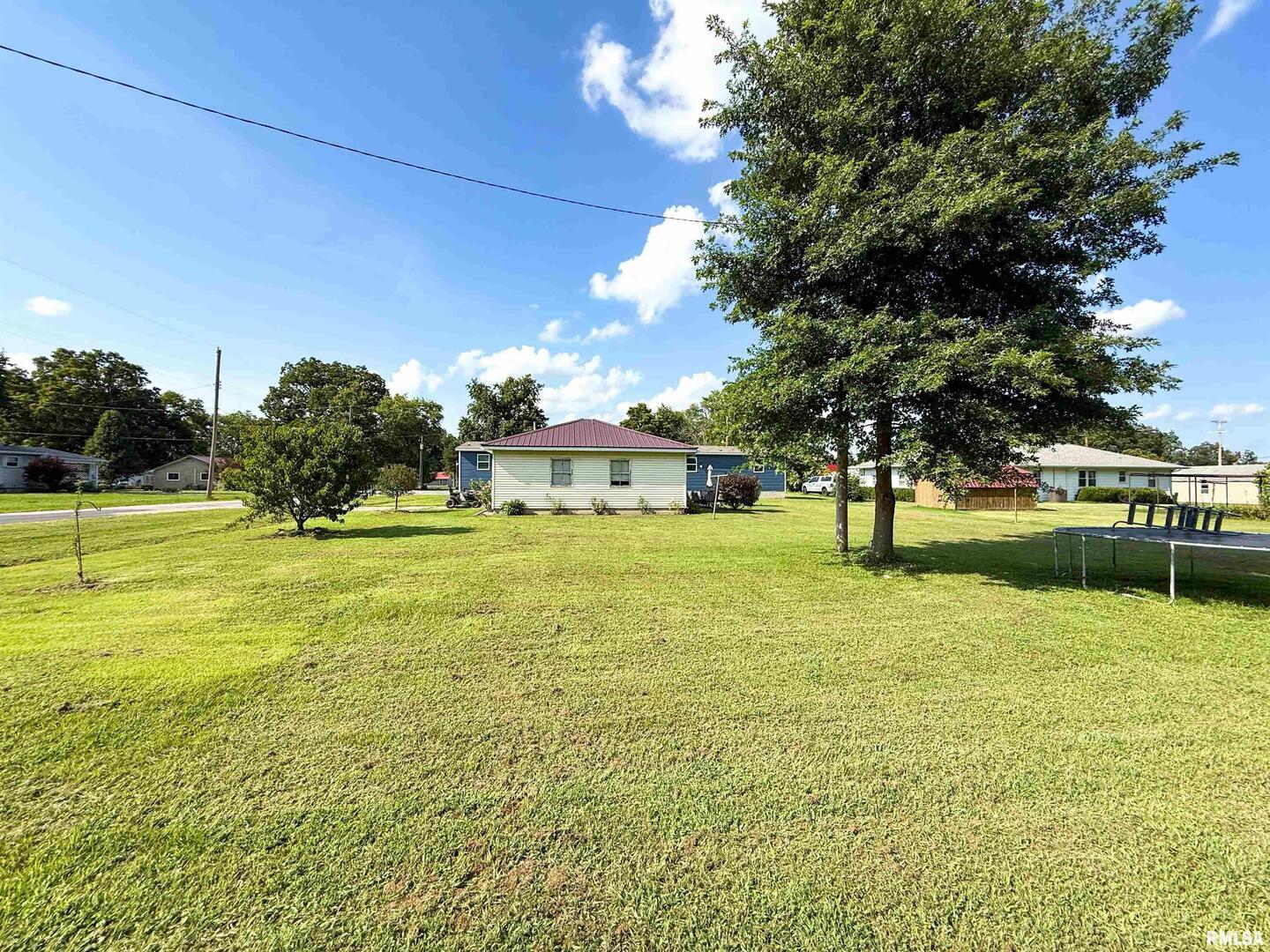 119 South 6th Street Southwest Clay City, IL 62824 - Photo 69 of 90 a view of a volley ball court