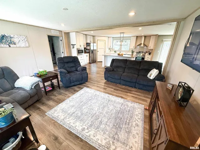 $190,000 | 119 South 6th Street Southwest, Clay City, IL 62824