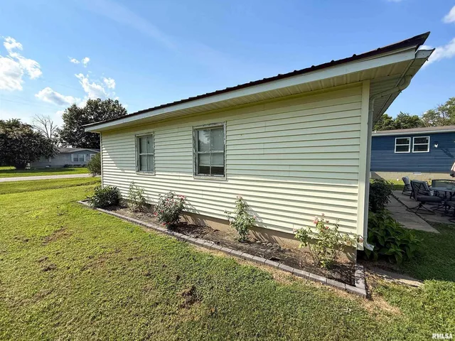 $190,000 | 119 South 6th Street Southwest, Clay City, IL 62824