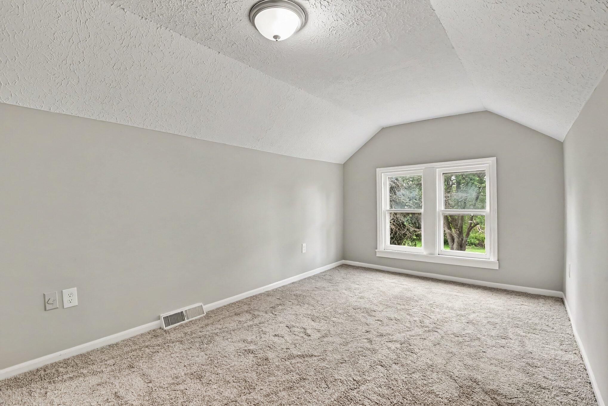 48 Ridgeway Avenue Florence, KY 41042 - Photo 22 of 38 48 Ridgeway Ave018_file_8432