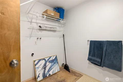 a view of utility room