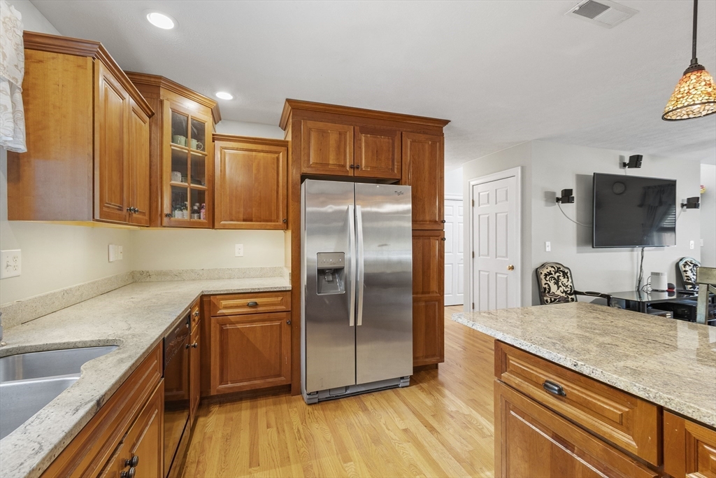 14 Harbor Light Road Leominster, MA 01453 - Photo 8 of 38 Gallery Image 8
