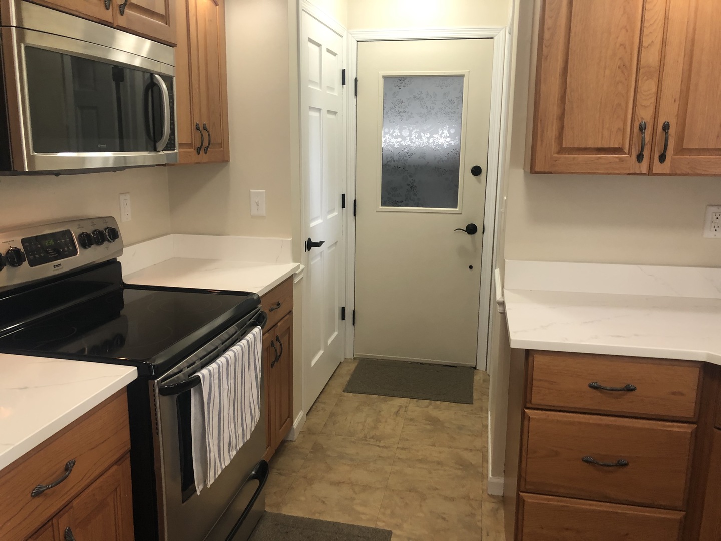 24848 South Ridge Road Elwood, IL 60421 - Photo 23 of 48 a kitchen with a stove microwave and sink