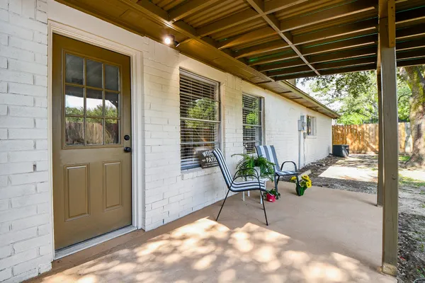 a view of sitting area with porch and furniture