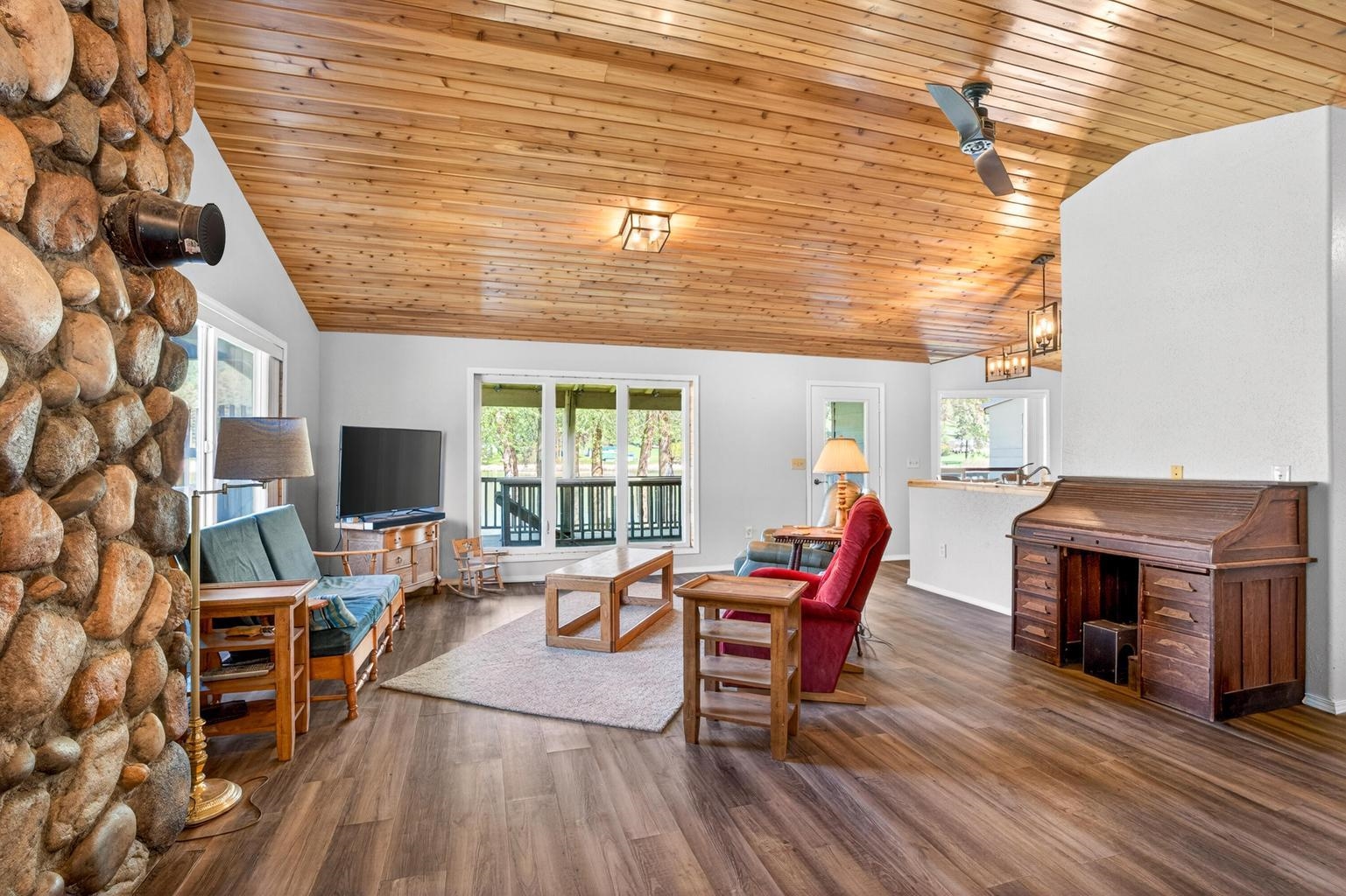 927 Mission Lake Road Kettle Falls, WA 99141 - Photo 6 of 40