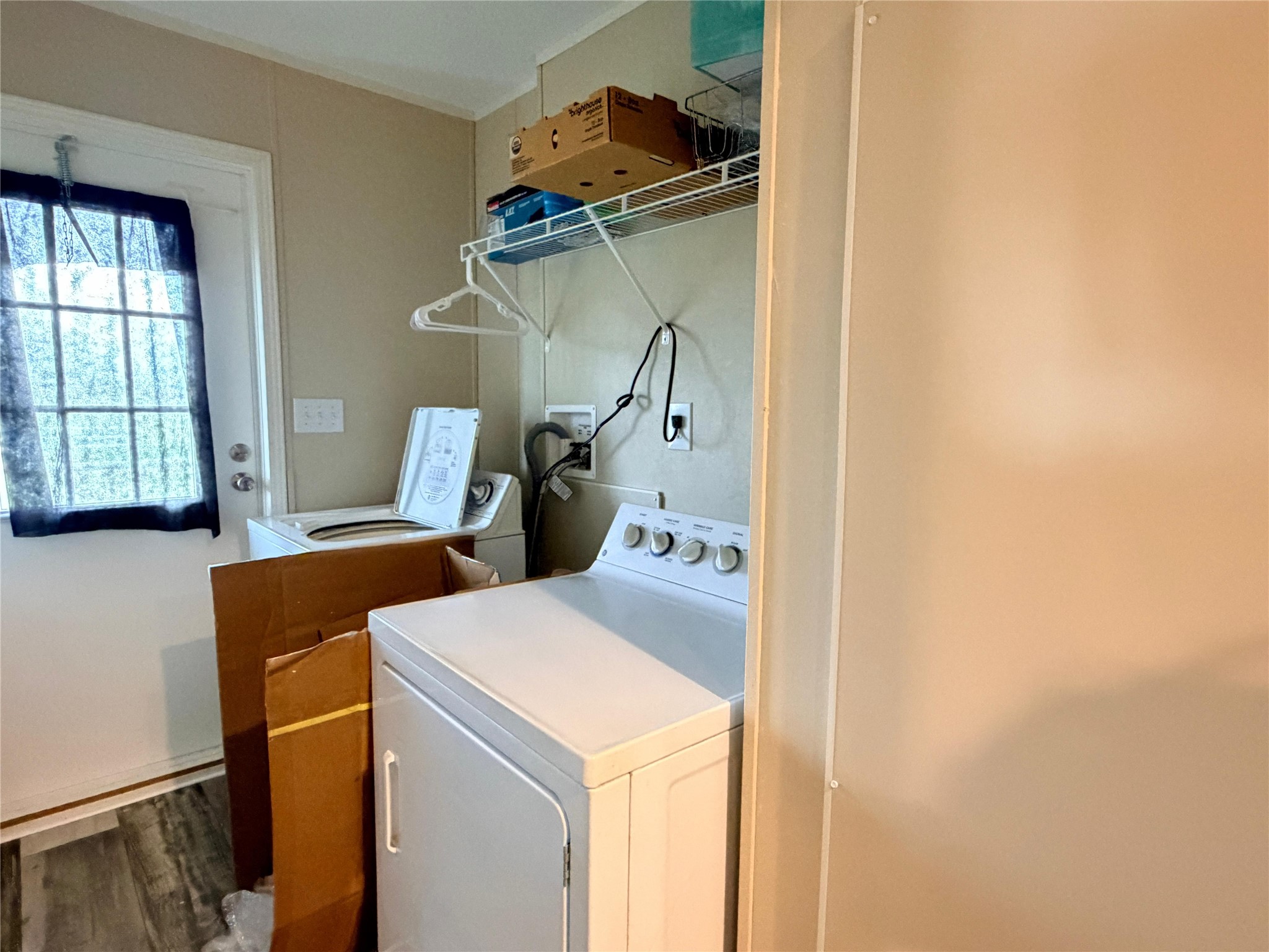 13700 Burnett Road Beasley, TX 77417 - Photo 10 of 38 a utility room with dryer and washer