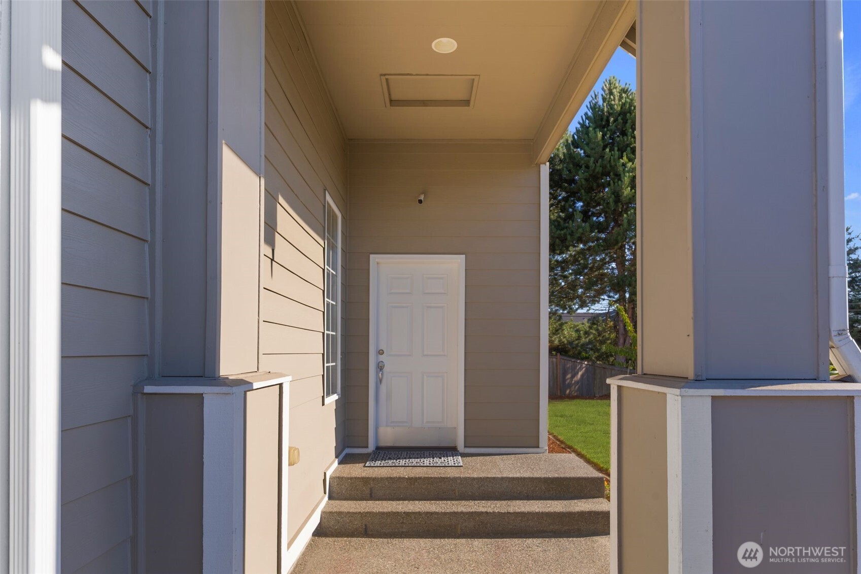 6203 Northeast 4th Circle Renton, WA 98059 - Photo 4 of 40