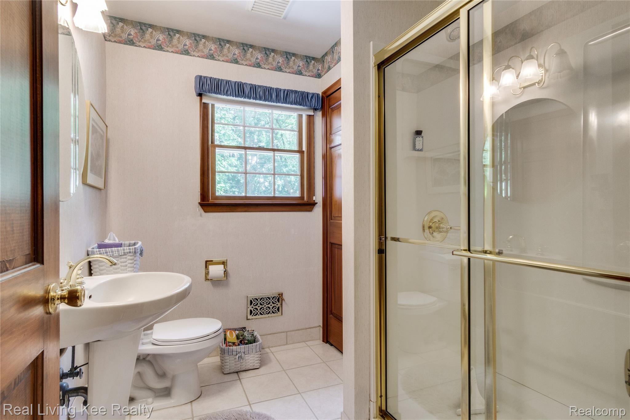 354 Texas Avenue Rochester, MI 48309 - Photo 40 of 62 Interiors (23 of 37).jpg