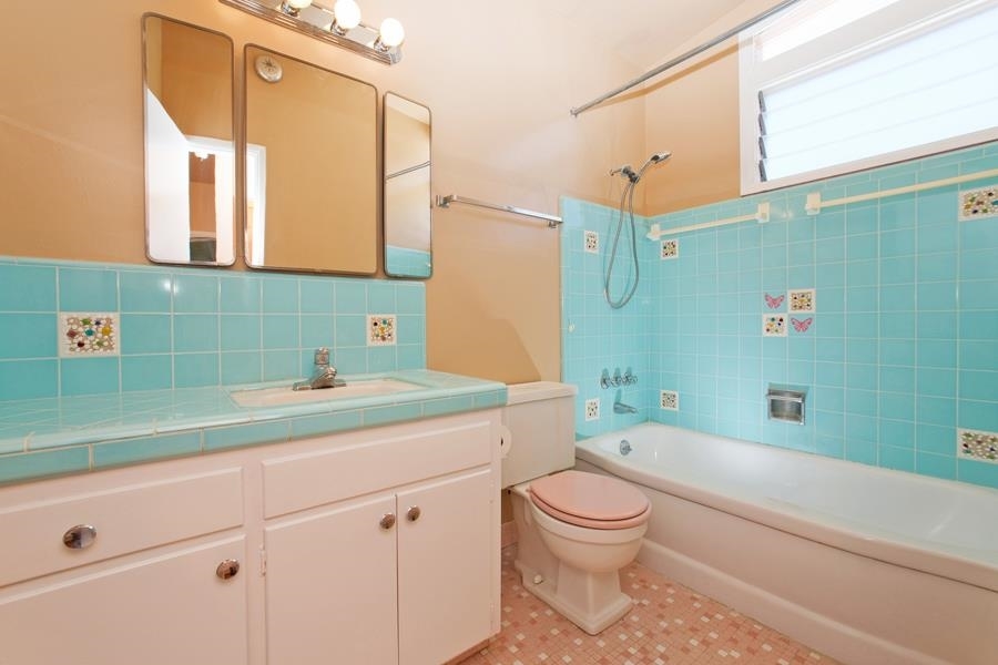 5440 Redding Road San Diego, CA 92115 - Photo 12 of 25 Hallway Bathroom