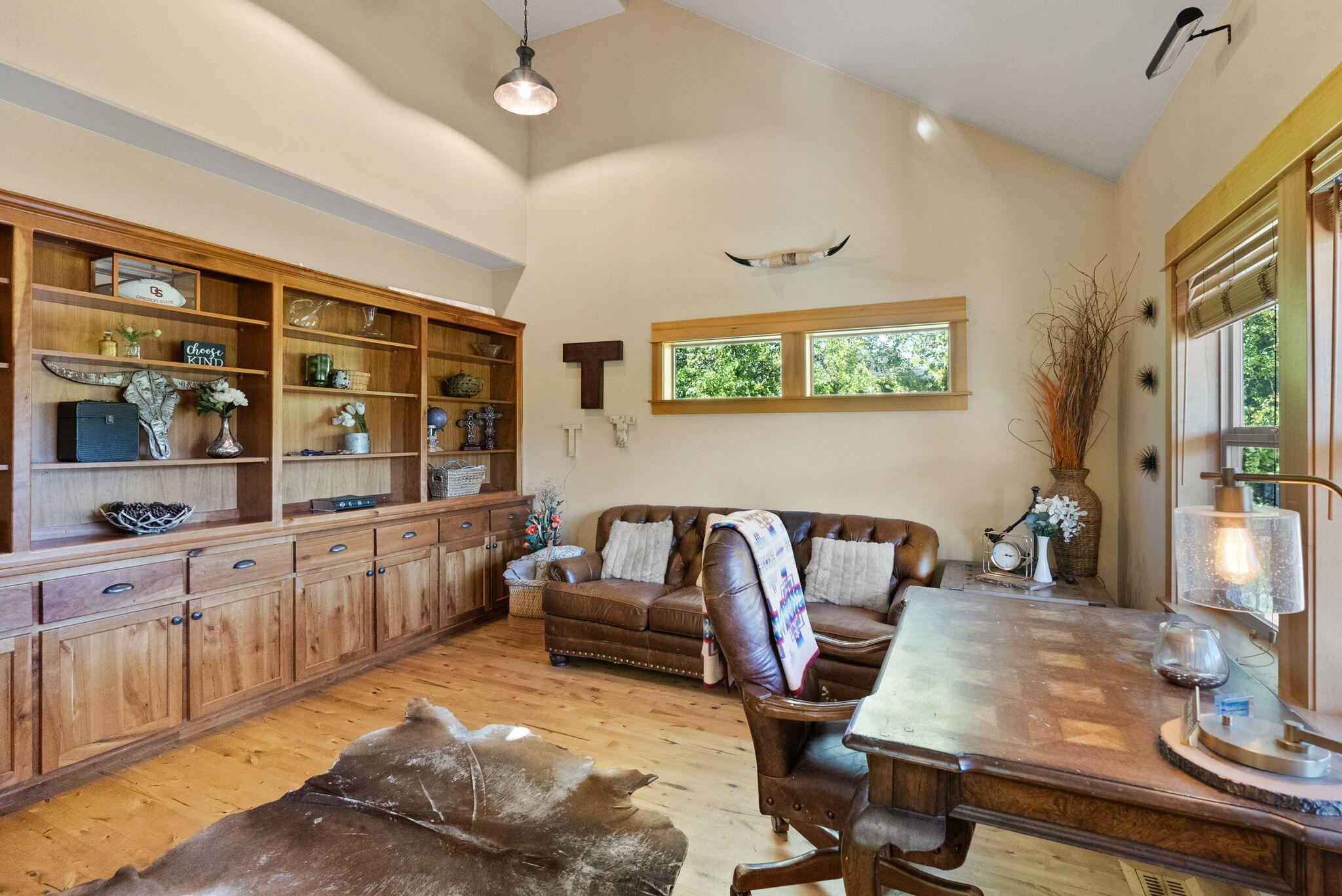 2405 Northwest Skyline Ranch Road Bend, OR 97703 - Photo 10 of 45