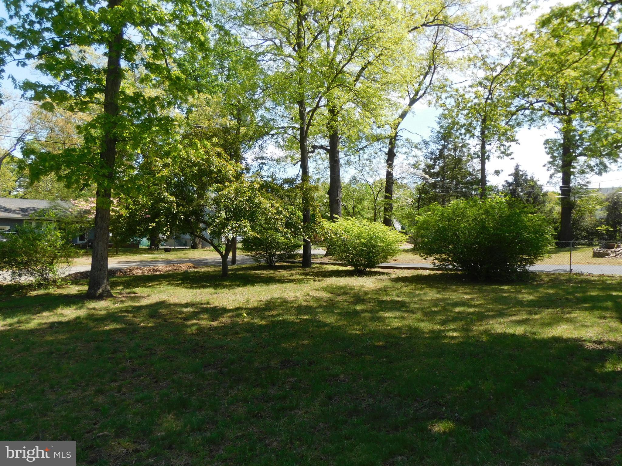 910 Hubbs Street Delran, NJ 08075 - Photo 7 of 33 Fenced yard