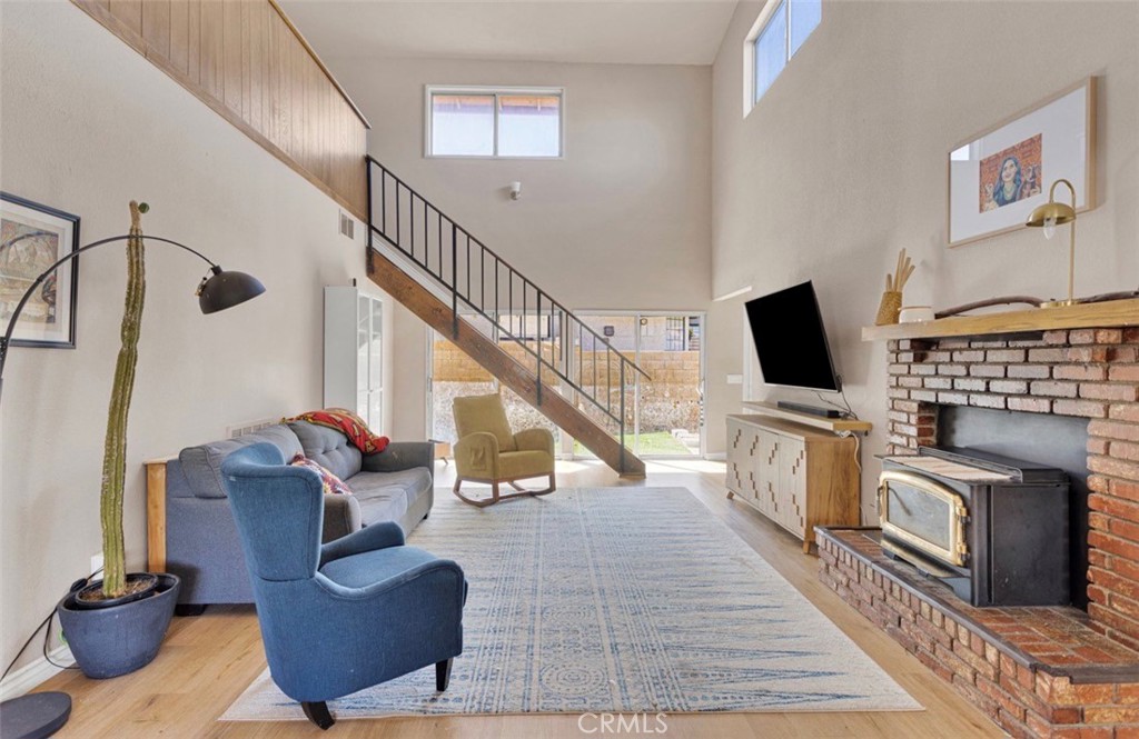 18199 Kalin Ranch Drive Victorville, CA 92395 - Photo 4 of 31 a view of entryway and hall with wooden floor