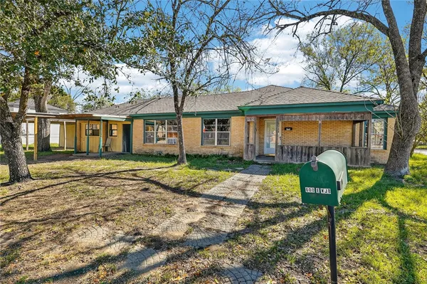 $229,900 | 600 East William Joel Bryan Parkway, Bryan, TX 77803