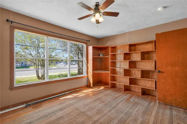 $229,900 | 600 East William Joel Bryan Parkway, Bryan, TX 77803