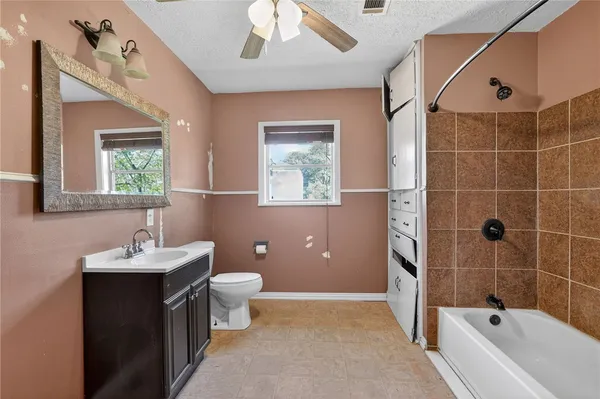$229,900 | 600 East William Joel Bryan Parkway, Bryan, TX 77803