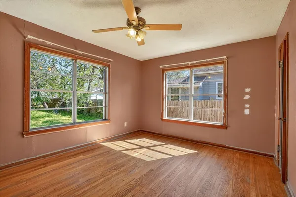 $229,900 | 600 East William Joel Bryan Parkway, Bryan, TX 77803