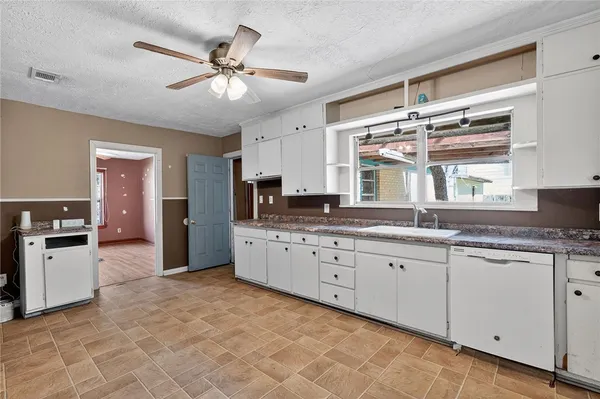 $229,900 | 600 East William Joel Bryan Parkway, Bryan, TX 77803