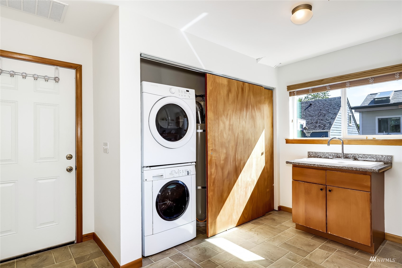 5626 45th Avenue Southwest Seattle, WA 98136 - Photo 19 of 23 Gallery Image 19