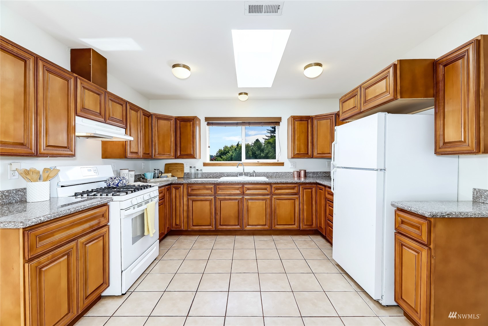 5626 45th Avenue Southwest Seattle, WA 98136 - Photo 9 of 23 Gallery Image 9