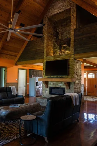 $3,800,000 | 7598 Campbell's Corner Road, Macedonia, IL 62860