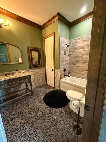 $3,800,000 | 7598 Campbell's Corner Road, Macedonia, IL 62860