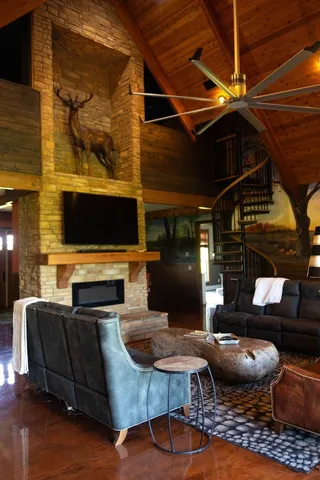 $3,800,000 | 7598 Campbell's Corner Road, Macedonia, IL 62860