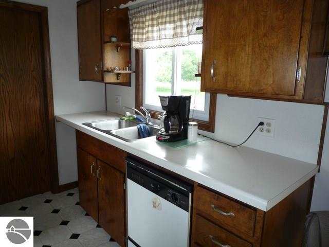 3853 East Adams Road St. Louis, MI 48880 - Photo 17 of 29 1747019-16.JPG