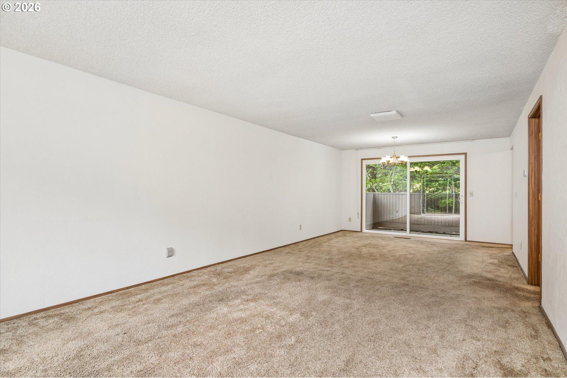 2295 Ridgeway Drive Eugene, OR 97401 - Photo 10 of 36 Living Room/Dining Room