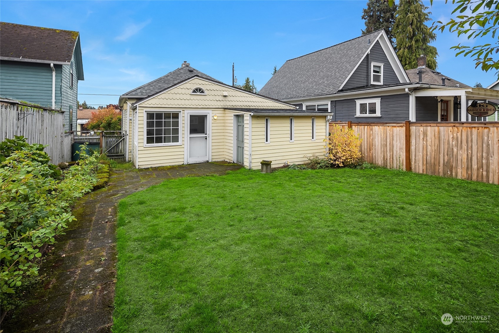 742 North 71st Street Seattle, WA 98103 - Photo 3 of 21 Gallery Image 3