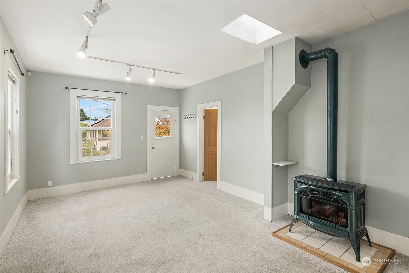 742 North 71st Street Seattle, WA 98103 - Photo 6 of 21 Gallery Image 6