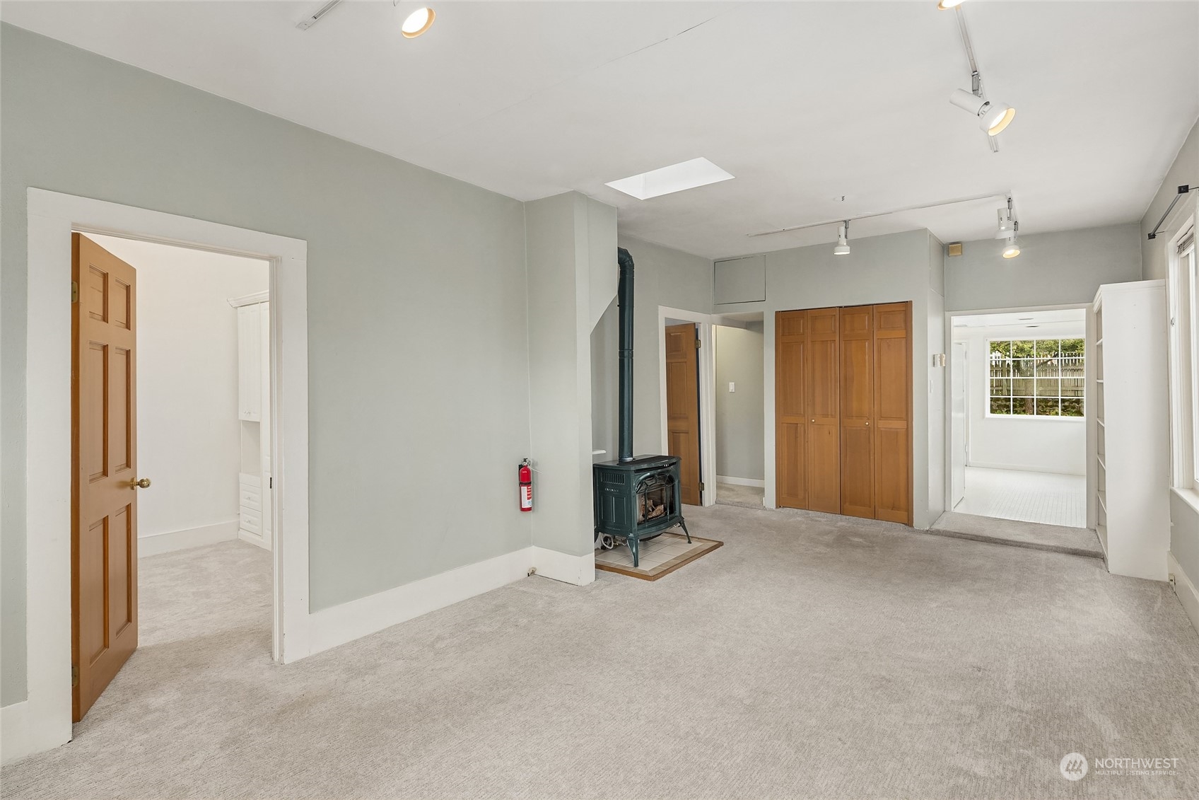 742 North 71st Street Seattle, WA 98103 - Photo 7 of 21 Gallery Image 7