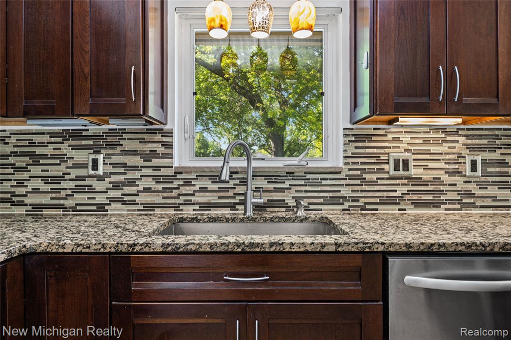 8359 Chicago Road Warren, MI 48093 - Photo 20 of 74