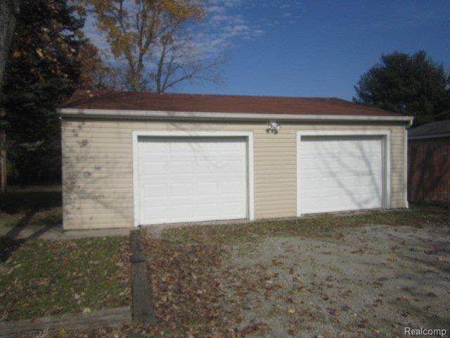 175 Wales Center Road Columbus, MI 48063 - Photo 5 of 11 2 car garage.jpg