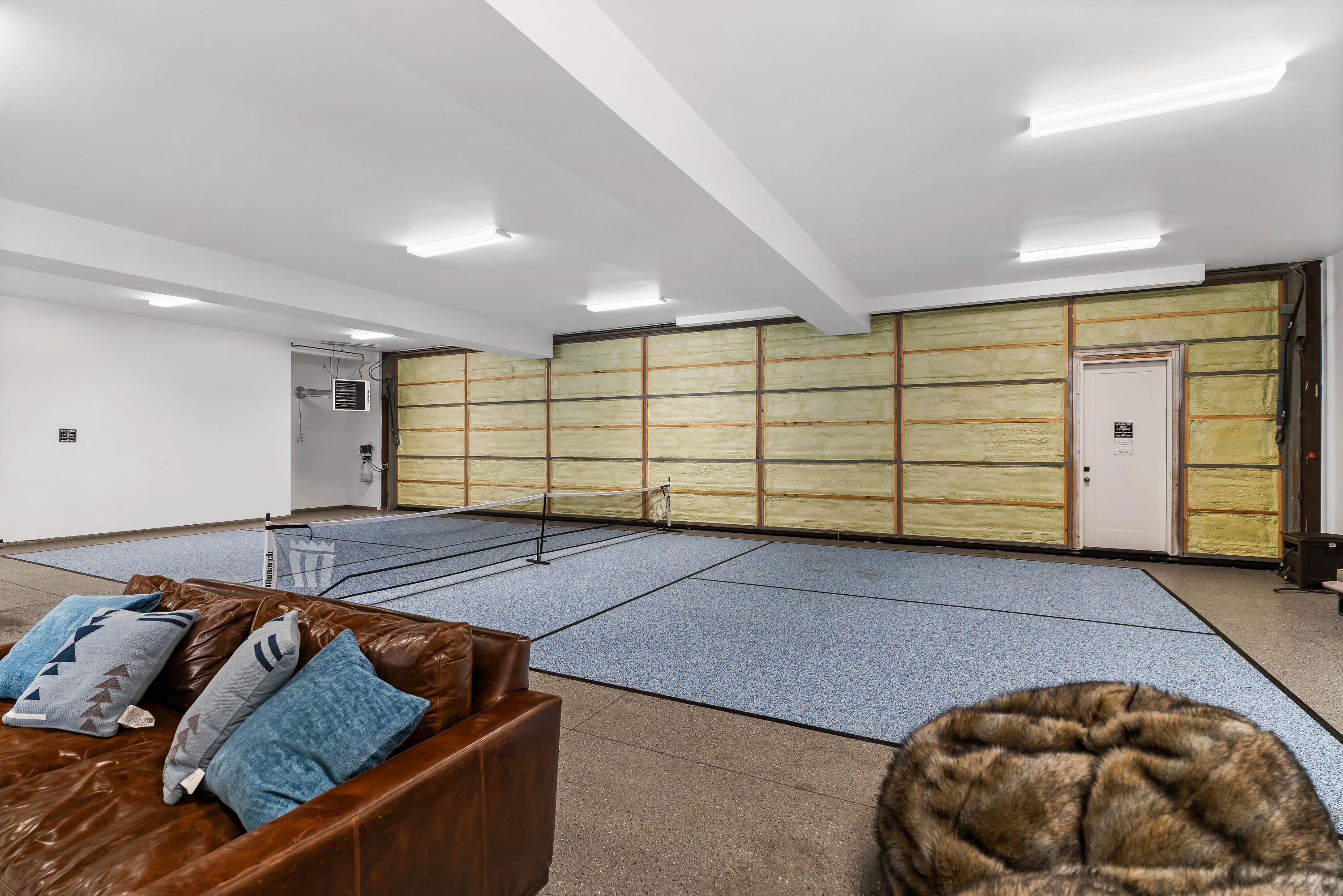 56878 River Road, Unit 2 Sunriver, OR 97707 - Photo 57 of 67 Hangar