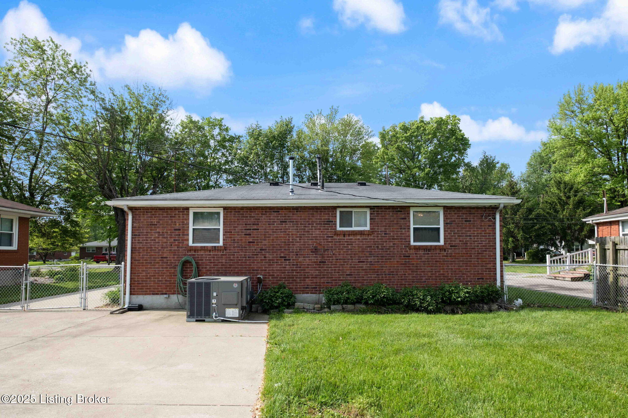 2405 Donna Road Louisville, KY 40216 - Photo 23 of 31 2405 Donna Rd-9