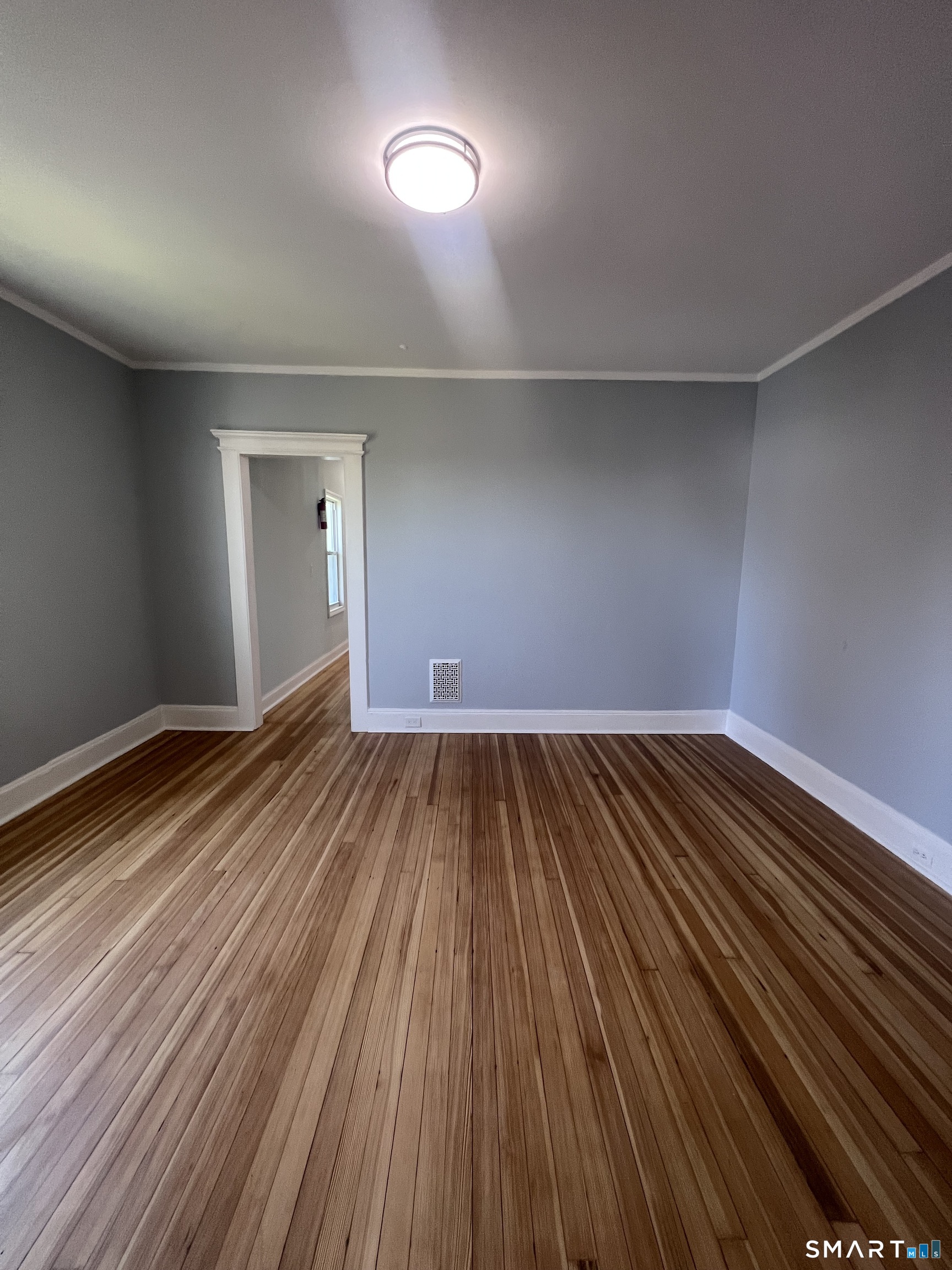 335 Ridgefield Avenue Bridgeport, CT 06610 - Photo 7 of 22 LIVING ROOM