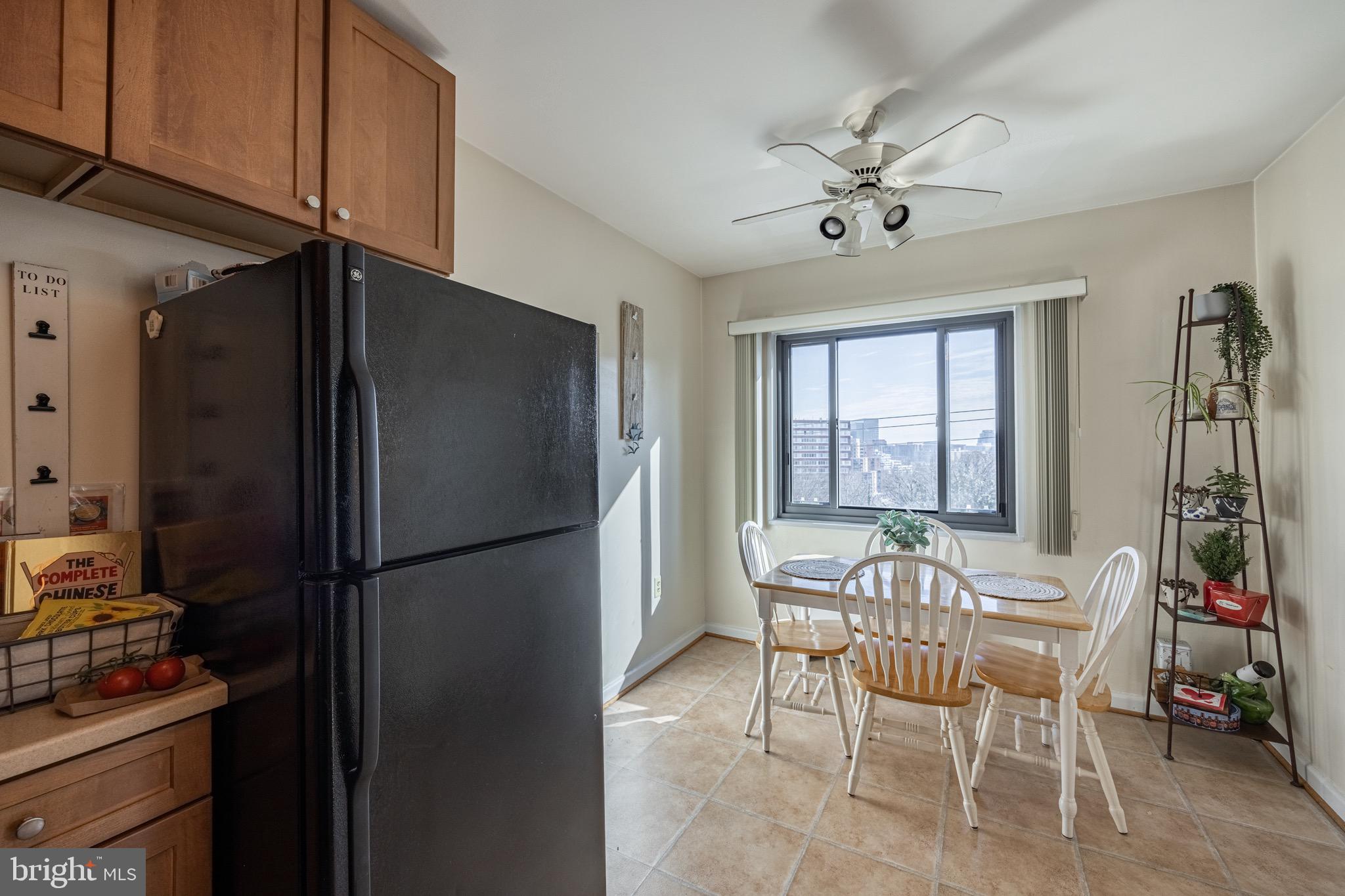 1300 South Arlington Ridge Road, Unit 717 Arlington, VA 22202 - Photo 11 of 20 Refrigerator w/ice maker