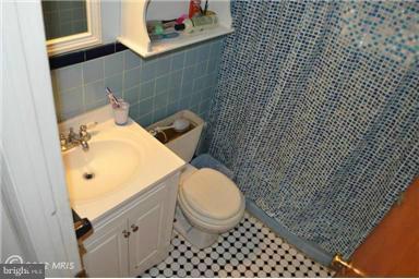 8408 Adelphi Road Adelphi, MD 20783 - Photo 3 of 8 Bath