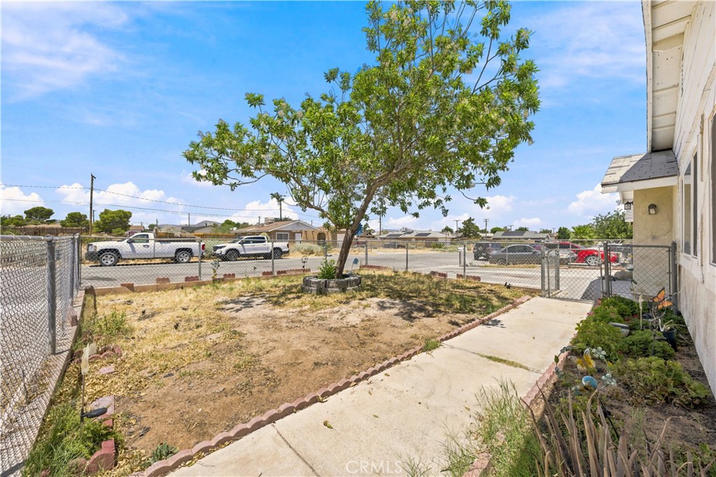 1120 South Yorktown Street Ridgecrest, CA 93555 - Photo 6 of 44