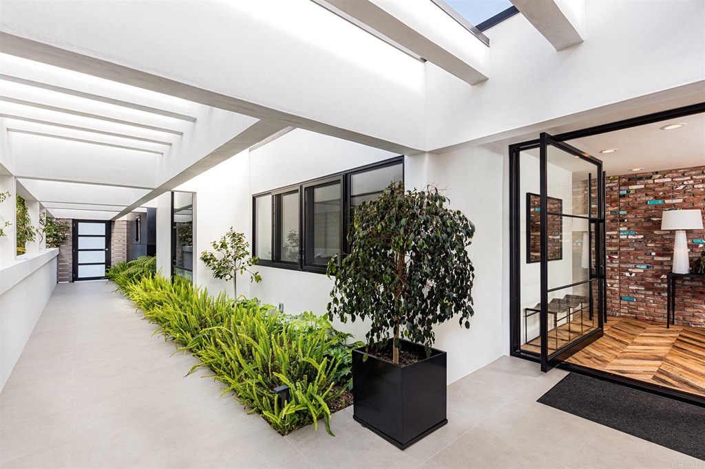 12894 Via Latina Del Mar, CA 92014 - Photo 2 of 20