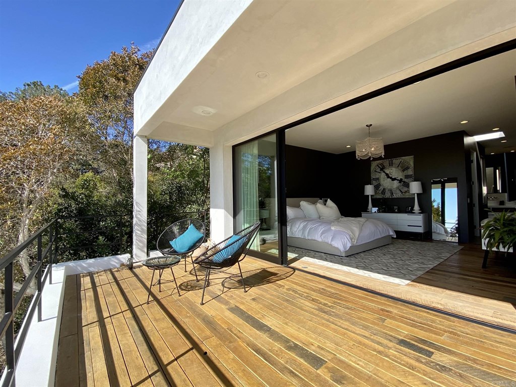 12894 Via Latina Del Mar, CA 92014 - Photo 11 of 20