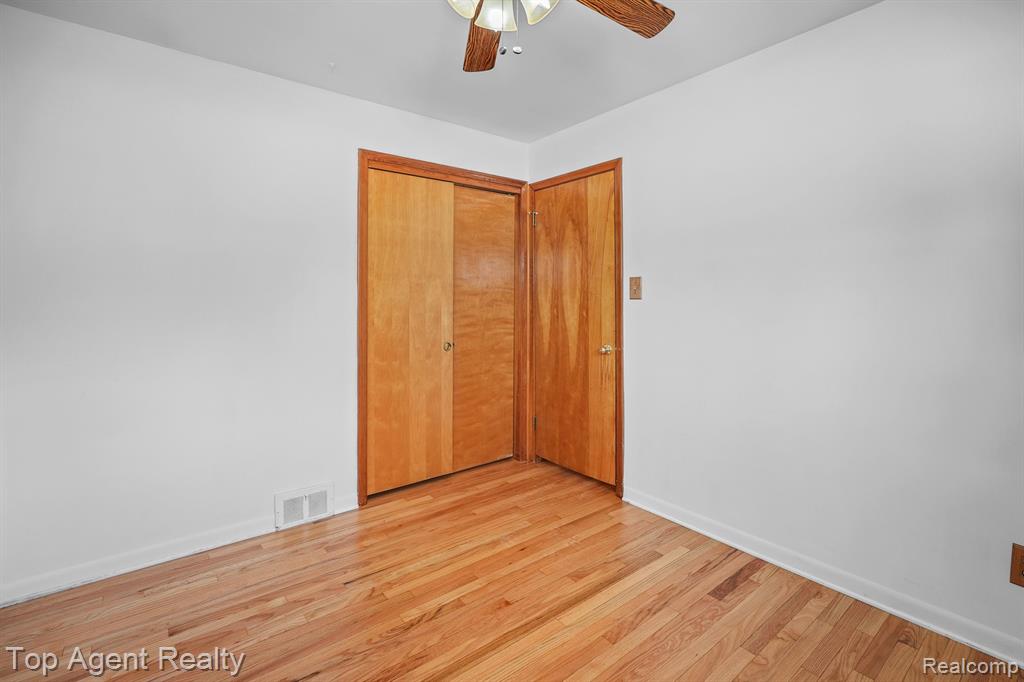 8057 Dale Center Line, MI 48015 - Photo 16 of 24