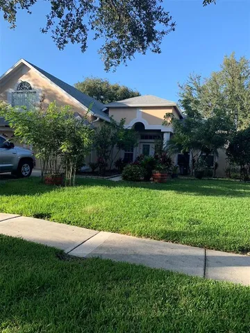 a view of a house with a yard